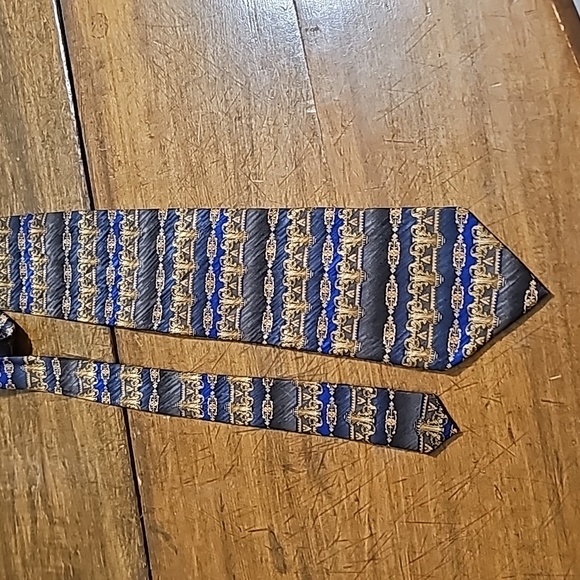 Tesoro Rosso Tie - Picture 4 of 9